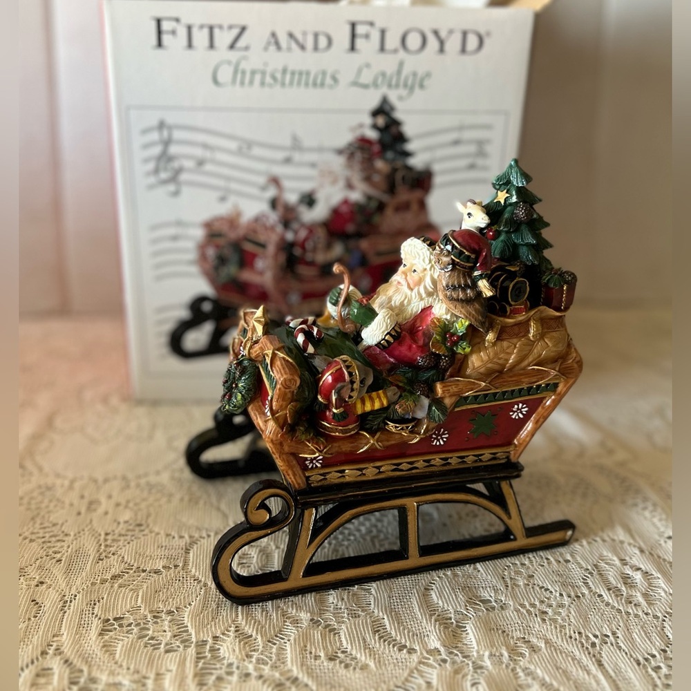 Fitz and Floyd Christmas Lodge Musical Sleigh| 2004 | “Here Comes Santa Claus”